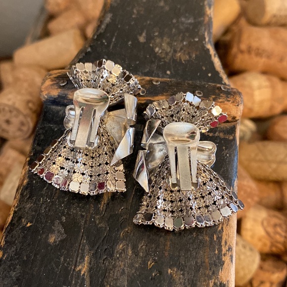 Vintage Metal mesh Flip back earrings - Picture 2 of 4